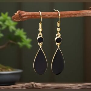 ♥️F 5/$20 Elegant Black and Silver Teardrop Earrings